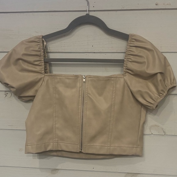 7 For All Mankind NWT Faux
Leather Crop Top Size Medium - Picture 12 of 16